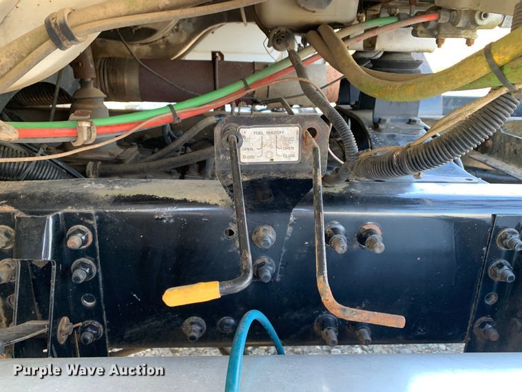 image for item MM9771 1999 Freightliner FL112  semi truck