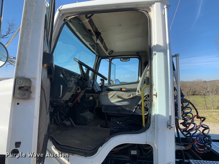 image for item MM9771 1999 Freightliner FL112  semi truck