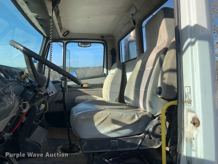 image for item MM9771 1999 Freightliner FL112  semi truck