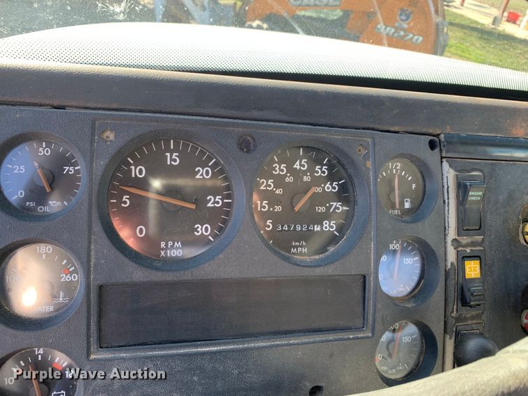 image for item MM9771 1999 Freightliner FL112  semi truck