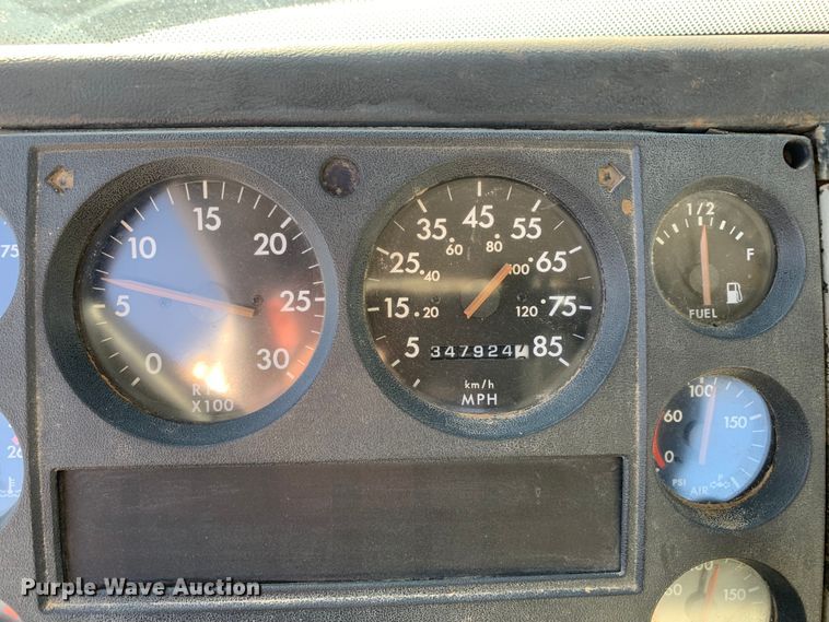 image for item MM9771 1999 Freightliner FL112  semi truck