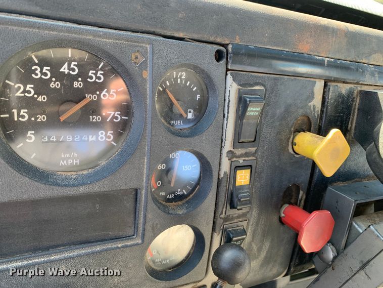 image for item MM9771 1999 Freightliner FL112  semi truck