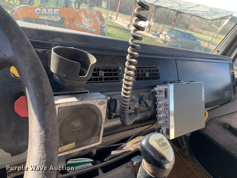 image for item MM9771 1999 Freightliner FL112  semi truck