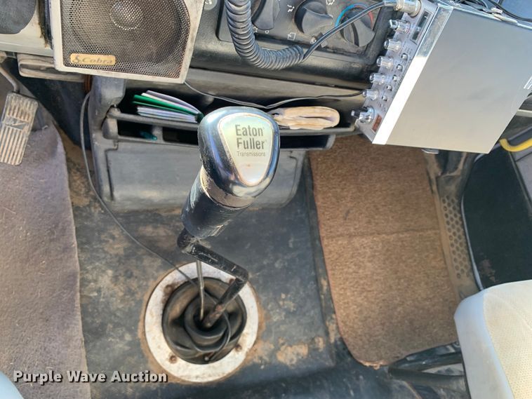 image for item MM9771 1999 Freightliner FL112  semi truck