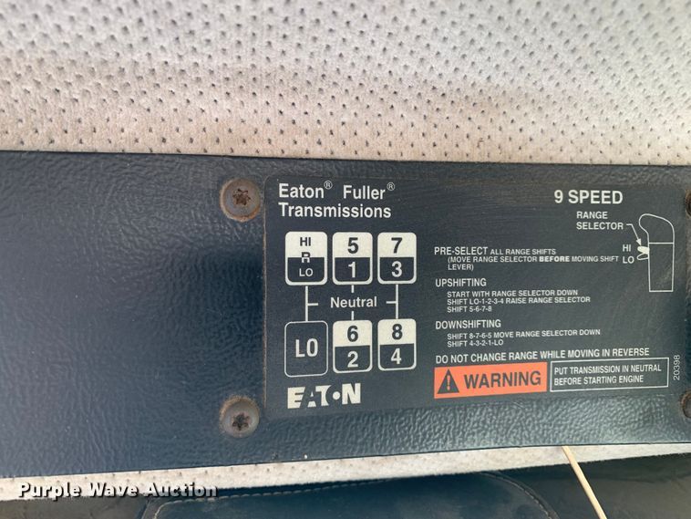 image for item MM9771 1999 Freightliner FL112  semi truck