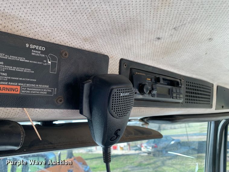 image for item MM9771 1999 Freightliner FL112  semi truck