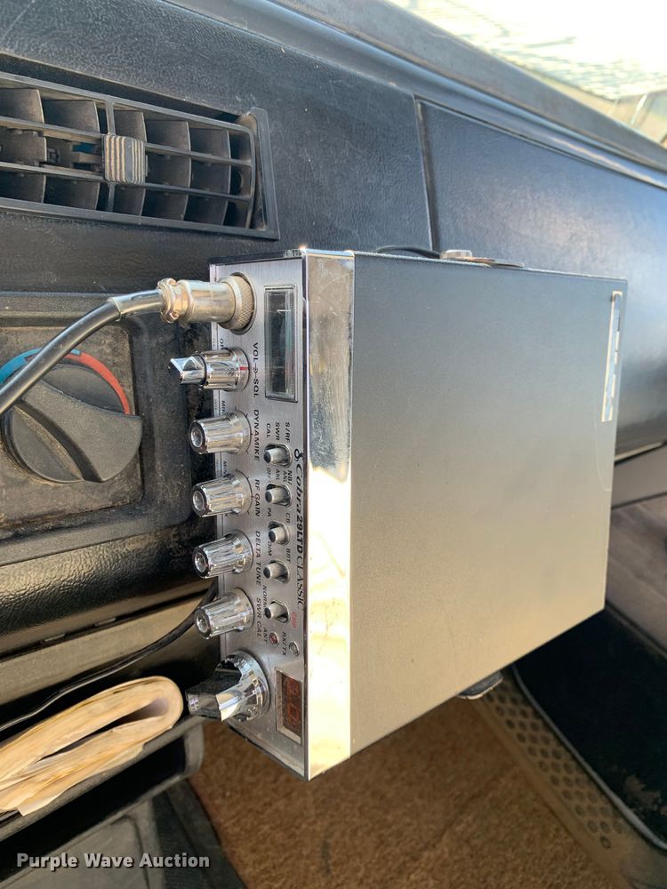 image for item MM9771 1999 Freightliner FL112  semi truck