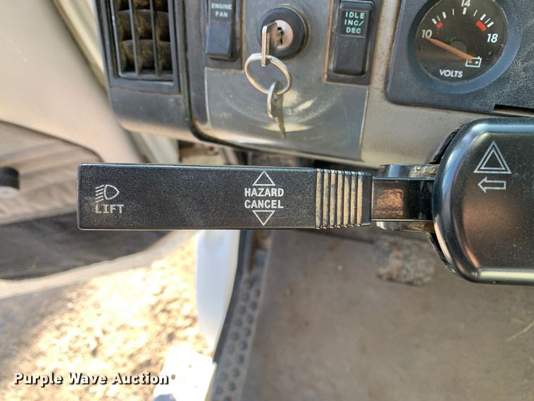 image for item MM9771 1999 Freightliner FL112  semi truck