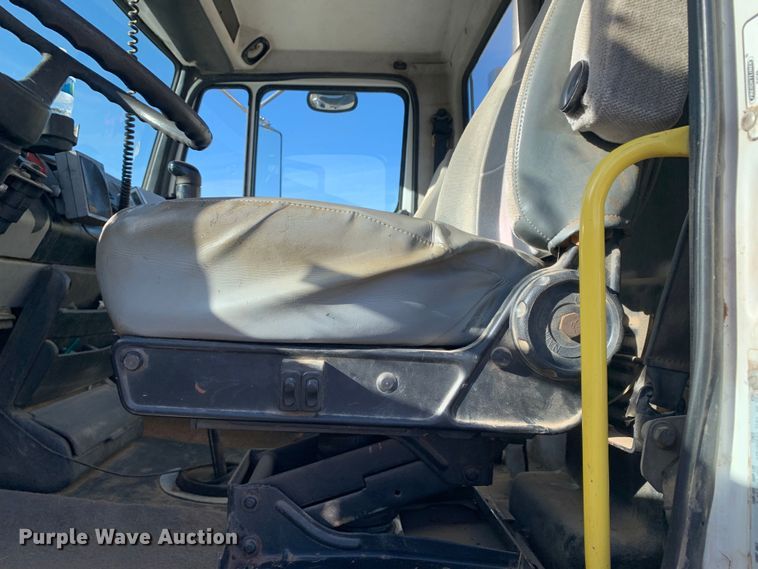 image for item MM9771 1999 Freightliner FL112  semi truck