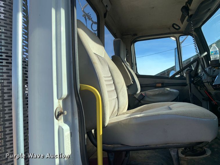 image for item MM9771 1999 Freightliner FL112  semi truck