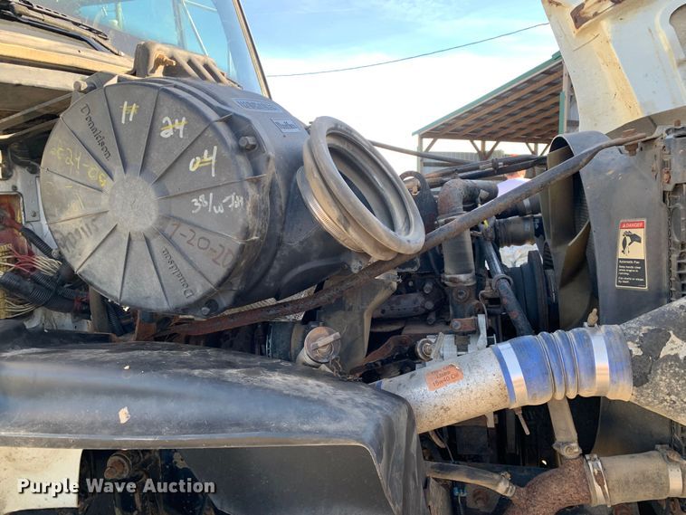 image for item MM9771 1999 Freightliner FL112  semi truck