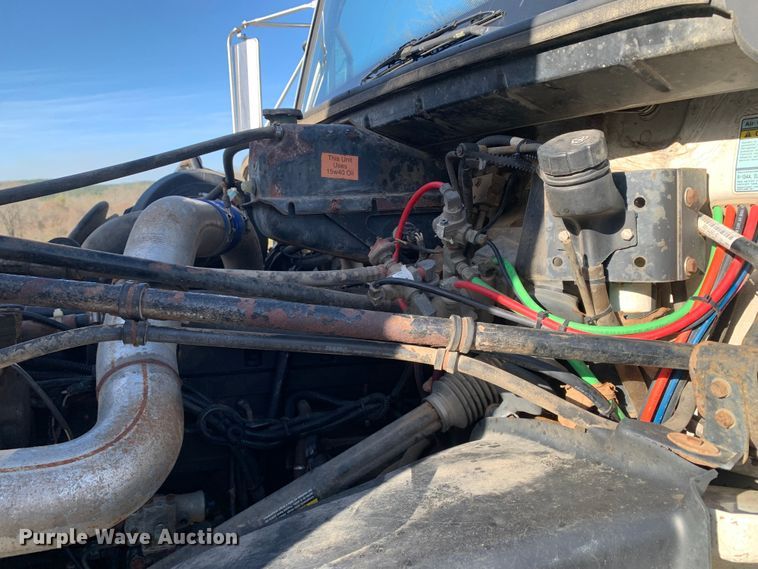 image for item MM9771 1999 Freightliner FL112  semi truck