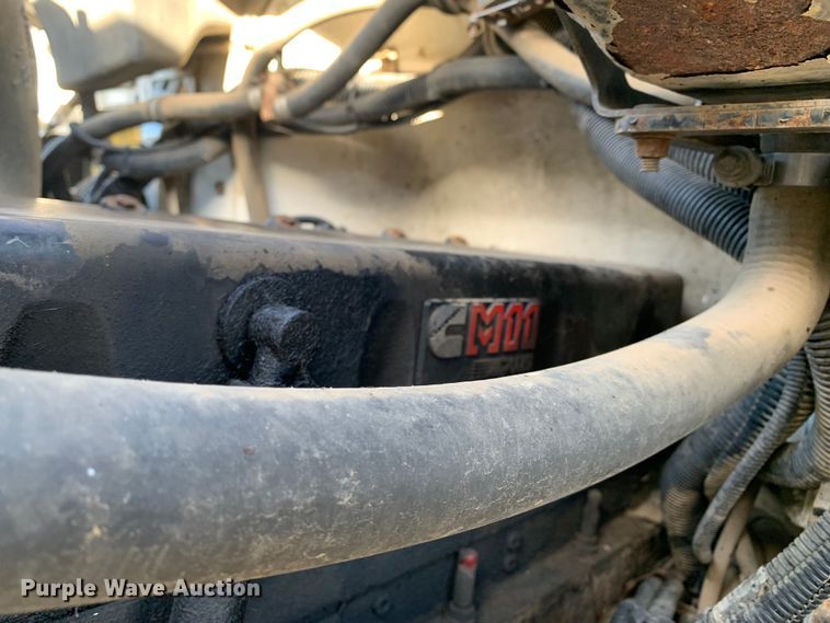 image for item MM9771 1999 Freightliner FL112  semi truck