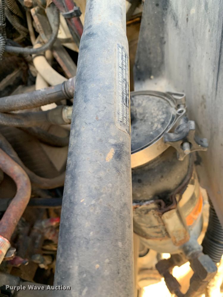 image for item MM9771 1999 Freightliner FL112  semi truck