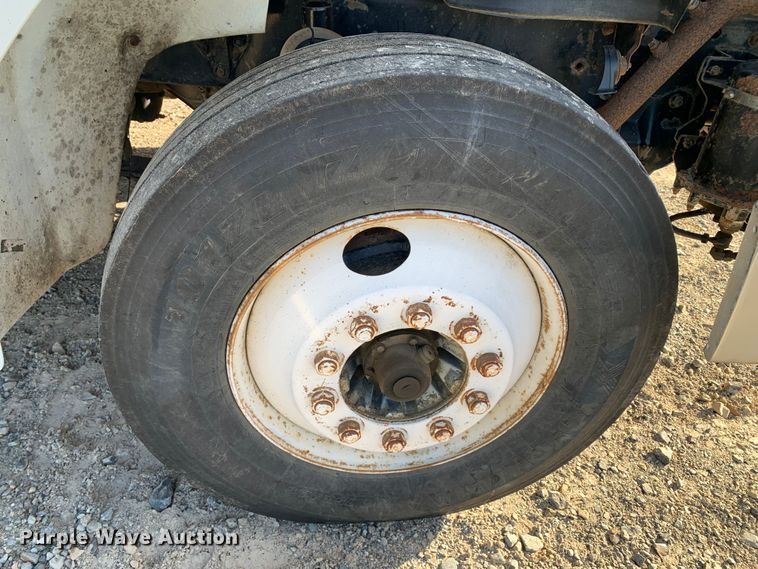 image for item MM9771 1999 Freightliner FL112  semi truck