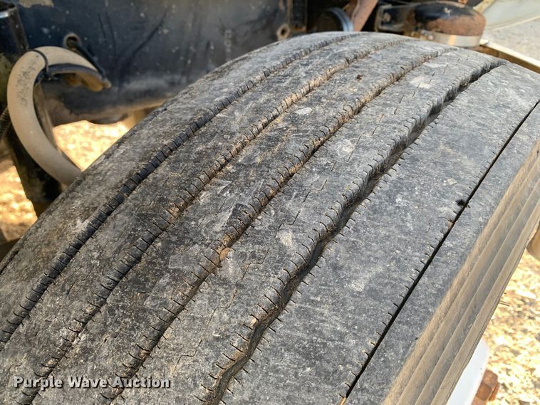 image for item MM9771 1999 Freightliner FL112  semi truck