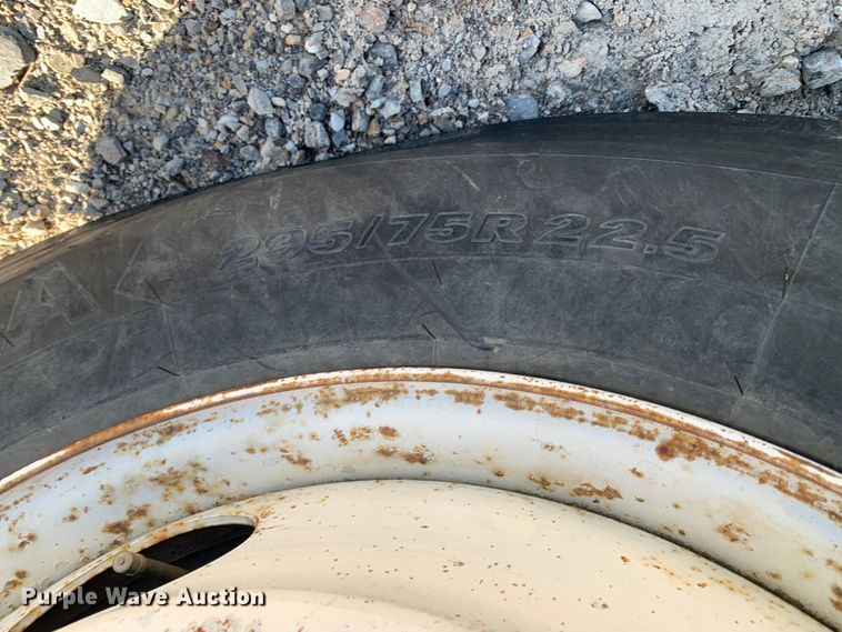 image for item MM9771 1999 Freightliner FL112  semi truck