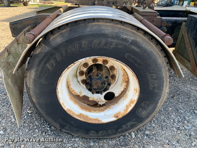 image for item MM9771 1999 Freightliner FL112  semi truck