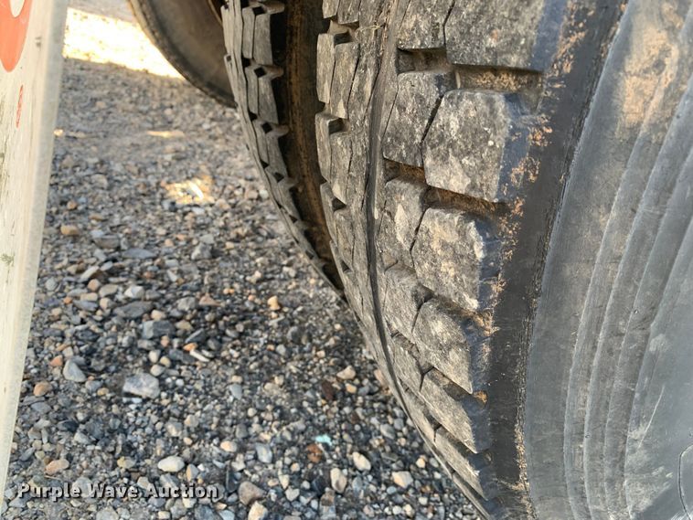 image for item MM9771 1999 Freightliner FL112  semi truck