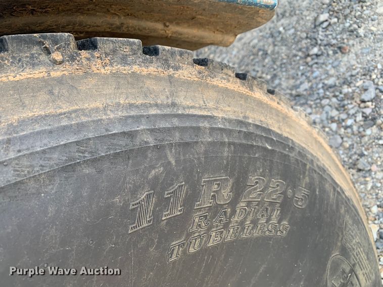 image for item MM9771 1999 Freightliner FL112  semi truck