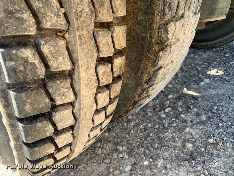 image for item MM9771 1999 Freightliner FL112  semi truck