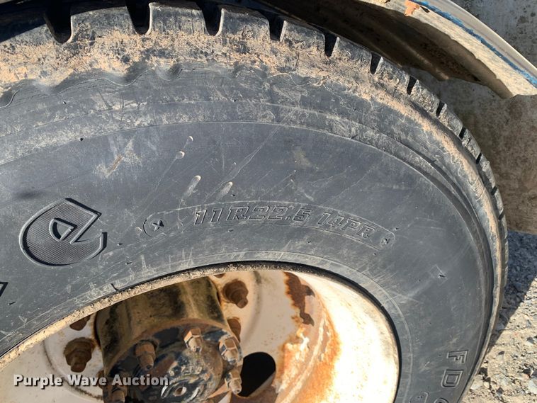 image for item MM9771 1999 Freightliner FL112  semi truck