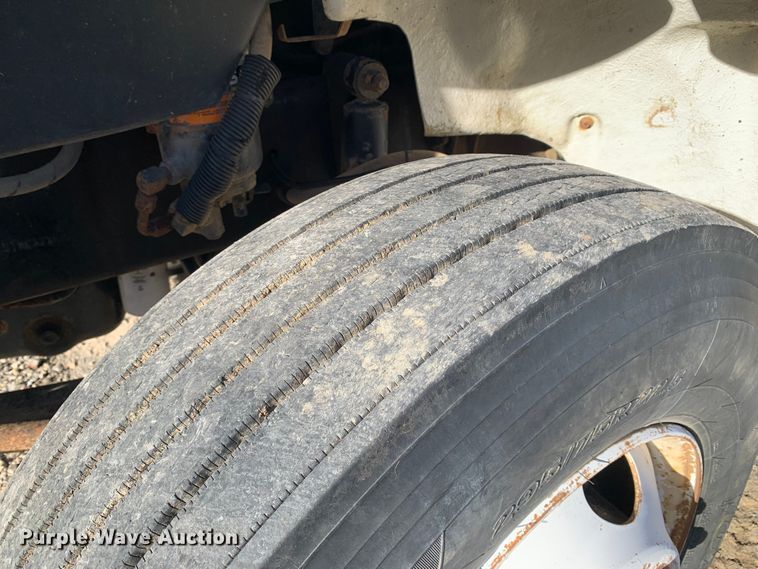 image for item MM9771 1999 Freightliner FL112  semi truck