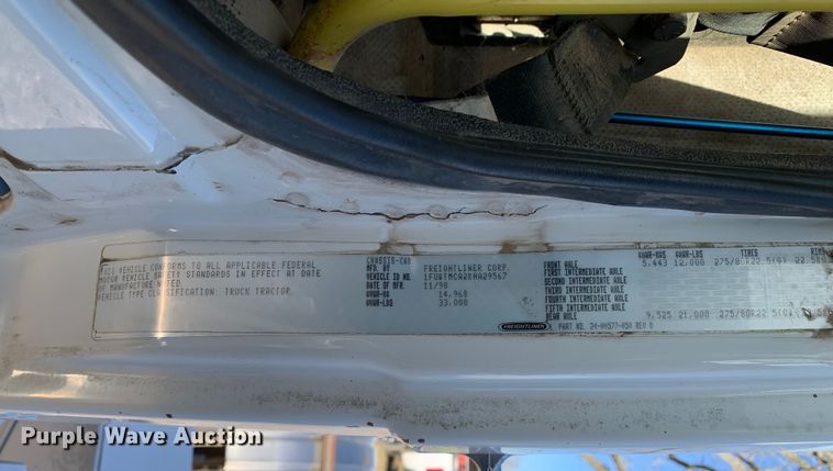 image for item MM9771 1999 Freightliner FL112  semi truck