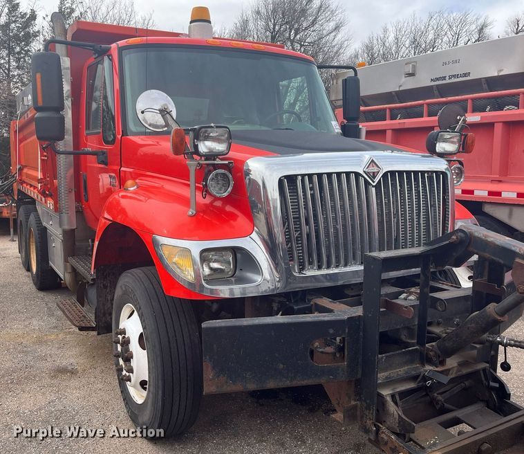 image for item DG5377 2007 International 7400  dump truck