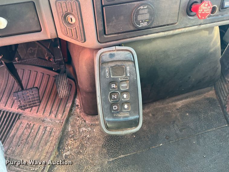 image for item DG5377 2007 International 7400  dump truck