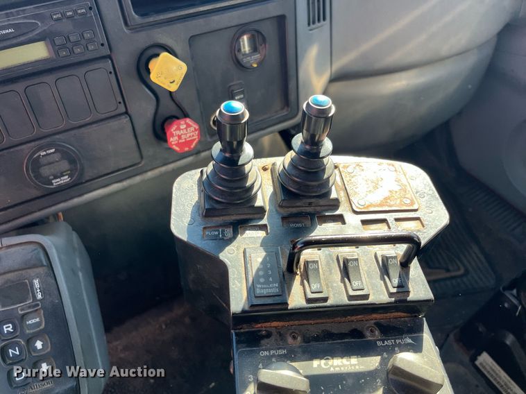 image for item DG5377 2007 International 7400  dump truck