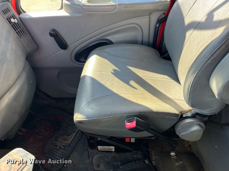 image for item DG5377 2007 International 7400  dump truck