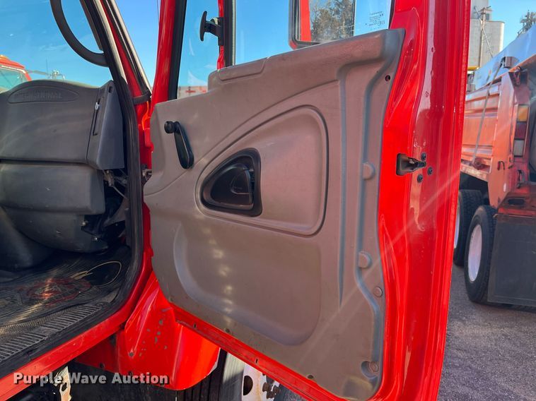 image for item DG5377 2007 International 7400  dump truck