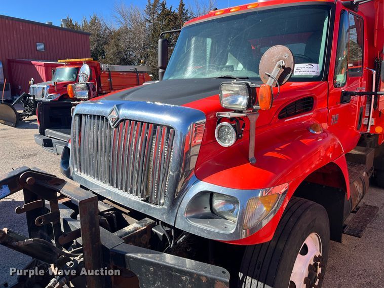 image for item DG5377 2007 International 7400  dump truck