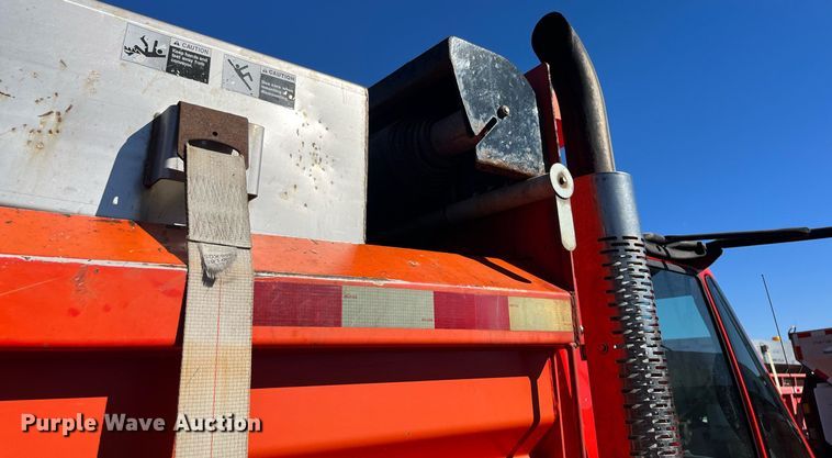 image for item DG5377 2007 International 7400  dump truck