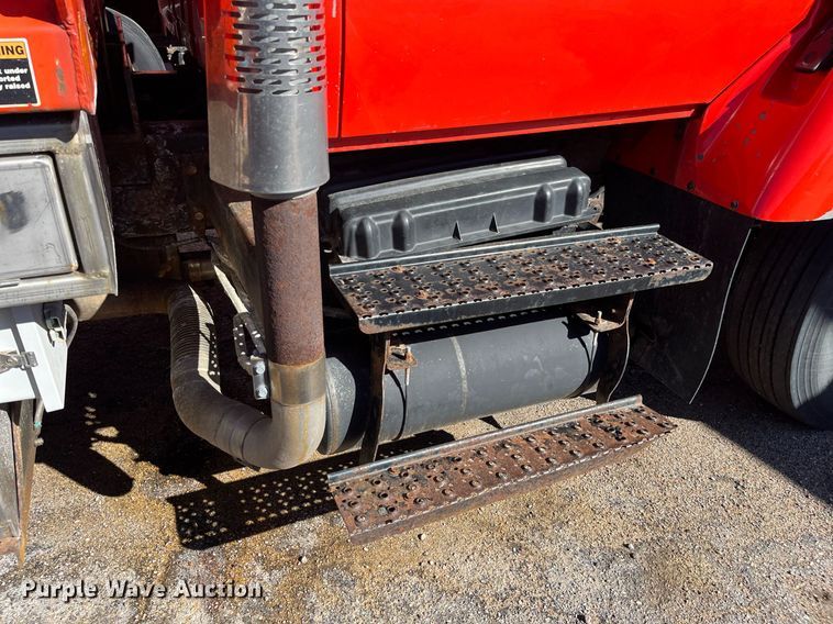 image for item DG5377 2007 International 7400  dump truck