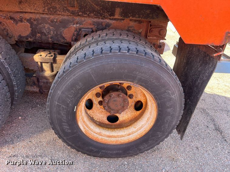 image for item DG5377 2007 International 7400  dump truck