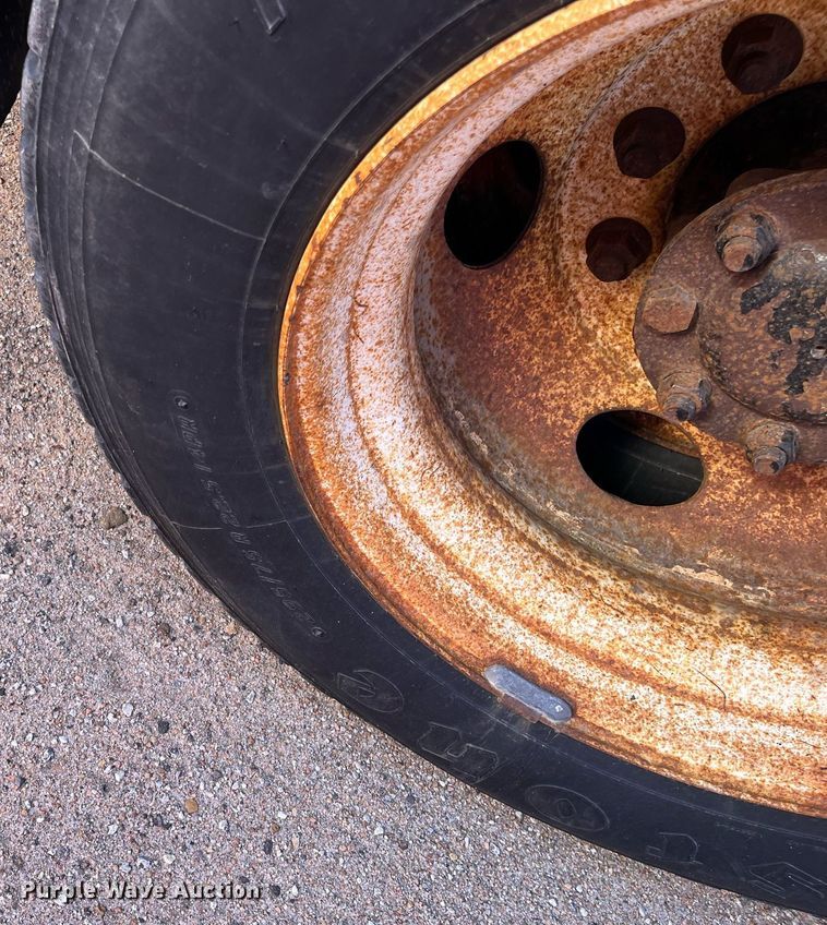 image for item DG5377 2007 International 7400  dump truck