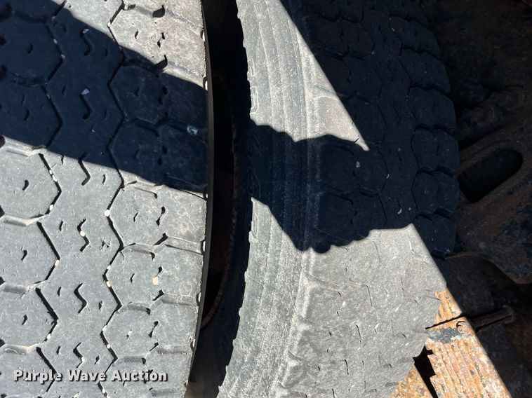 image for item DG5377 2007 International 7400  dump truck