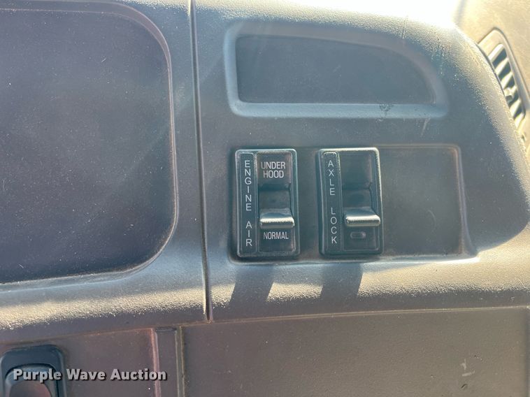 image for item DG5378 2005 Sterling LT7500  dump truck