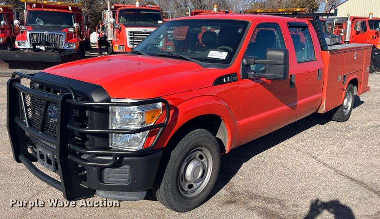 image for item DG5382 2011 Ford F250 Super Duty  Crew Cab utility bed pickup truck