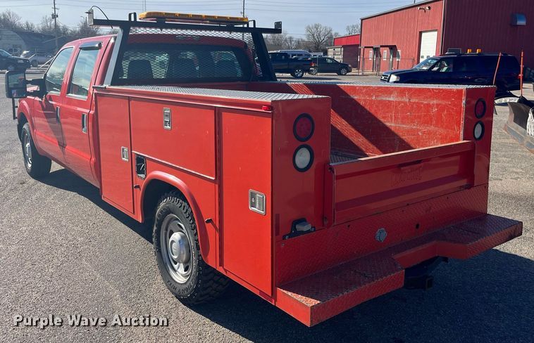 image for item DG5382 2011 Ford F250 Super Duty  Crew Cab utility bed pickup truck