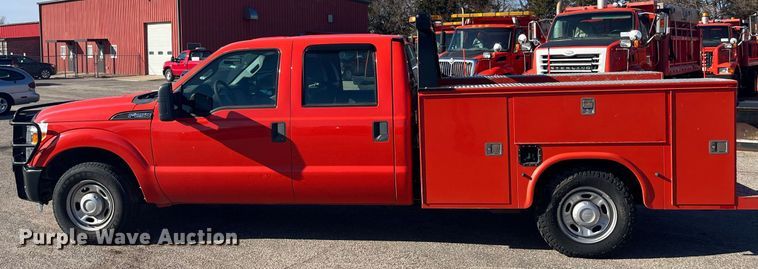 image for item DG5382 2011 Ford F250 Super Duty  Crew Cab utility bed pickup truck