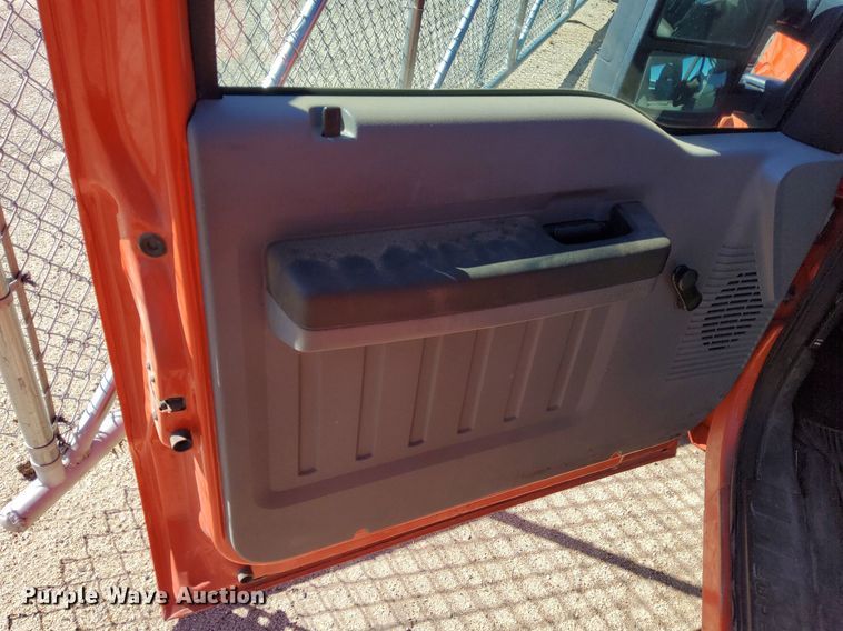 image for item DG5382 2011 Ford F250 Super Duty  Crew Cab utility bed pickup truck