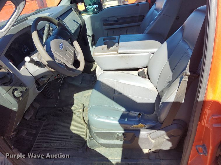 image for item DG5382 2011 Ford F250 Super Duty  Crew Cab utility bed pickup truck