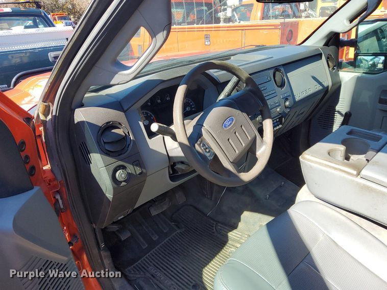 image for item DG5382 2011 Ford F250 Super Duty  Crew Cab utility bed pickup truck