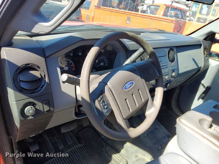 image for item DG5382 2011 Ford F250 Super Duty  Crew Cab utility bed pickup truck