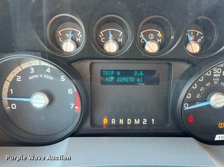 image for item DG5382 2011 Ford F250 Super Duty  Crew Cab utility bed pickup truck