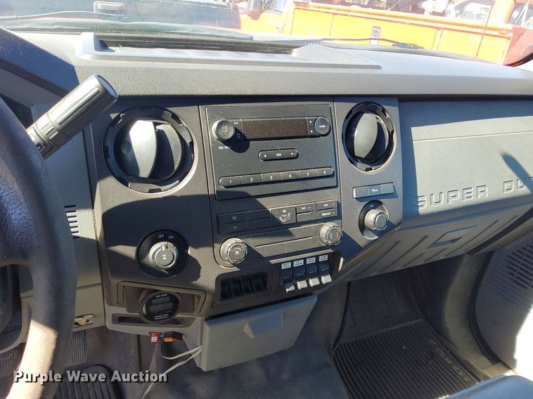 image for item DG5382 2011 Ford F250 Super Duty  Crew Cab utility bed pickup truck