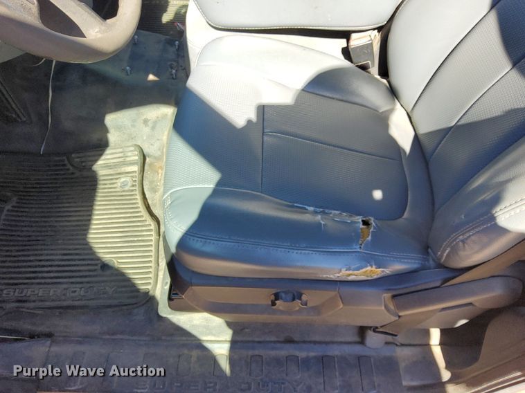 image for item DG5382 2011 Ford F250 Super Duty  Crew Cab utility bed pickup truck